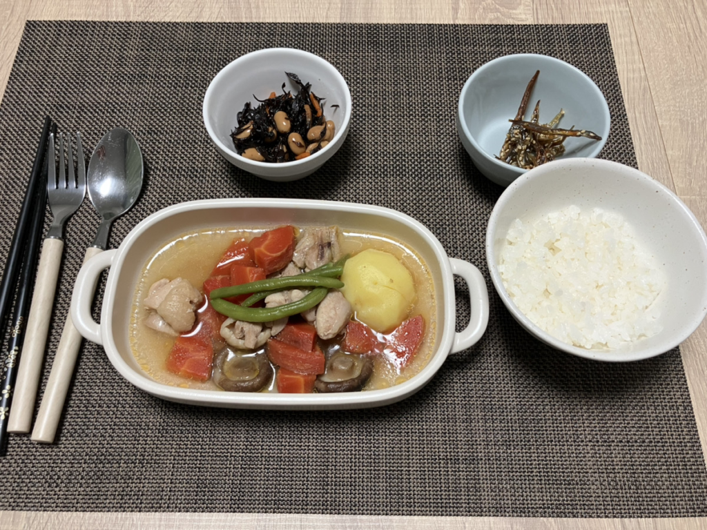 野菜を取り入れたおかずとごはん、副菜の献立
